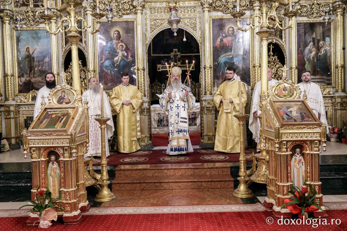 Momente din cadrul Sfintei Liturghii la Catedrala mitropolitană din Iași / foto: Oana Nechifor