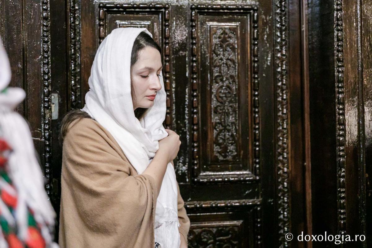 Credincioși participanți la Sfânta Liturghie / foto: Oana Nechifor