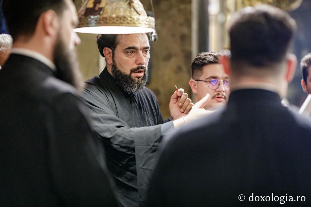Corul „Byzantion” dirijat de Adrian Sîrbu împreună cu Dimitrios Galanis și prof. dr. Georgios Konstantinou din Grecia / foto: Oana Nechifor