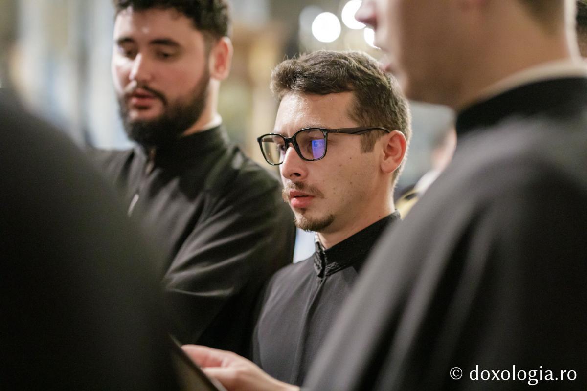 Corul „Byzantion” dirijat de Adrian Sîrbu împreună cu Dimitrios Galanis și prof. dr. Georgios Konstantinou din Grecia / foto: Oana Nechifor