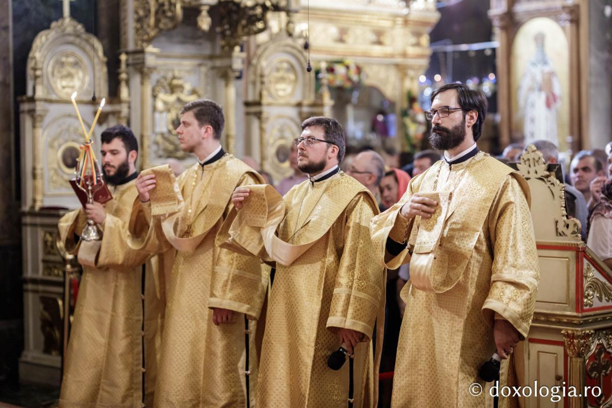 Momente din cadrul Sfintei Liturghii la Catedrala mitropolitană din Iași / foto: Oana Nechifor