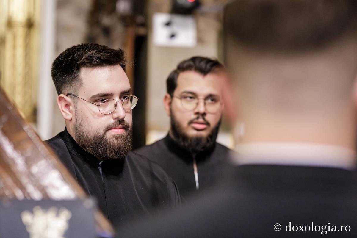Corul „Byzantion” dirijat de Adrian Sîrbu împreună cu Dimitrios Galanis și prof. dr. Georgios Konstantinou din Grecia / foto: Oana Nechifor