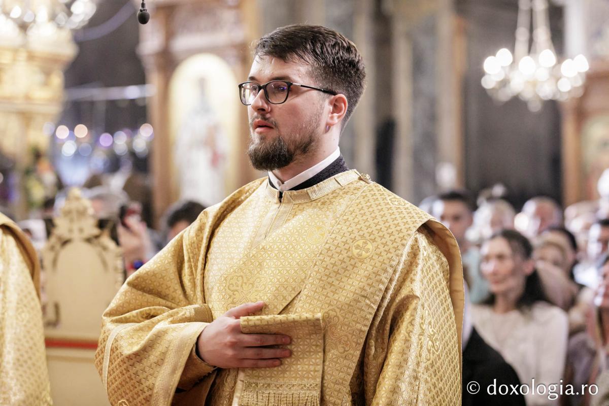 Momente din cadrul Sfintei Liturghii la Catedrala mitropolitană din Iași / foto: Oana Nechifor