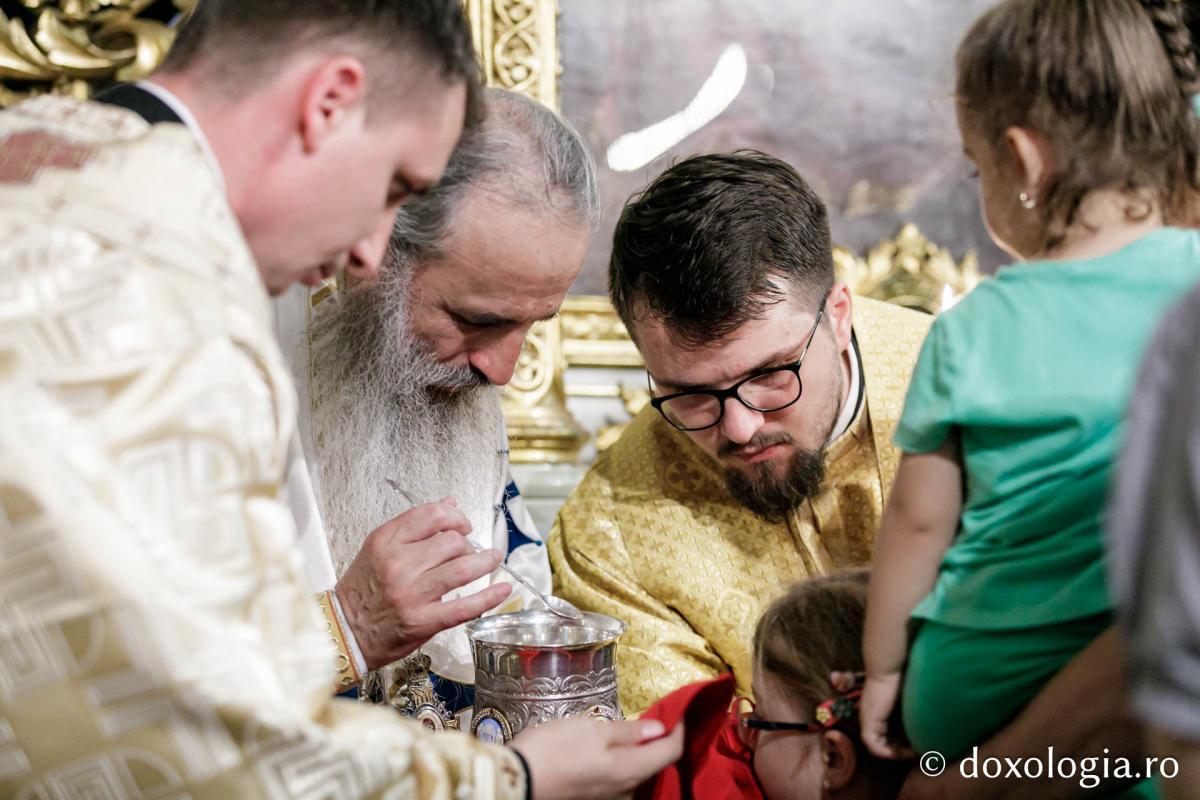 Momente din cadrul Sfintei Liturghii la Catedrala mitropolitană din Iași / foto: Oana Nechifor